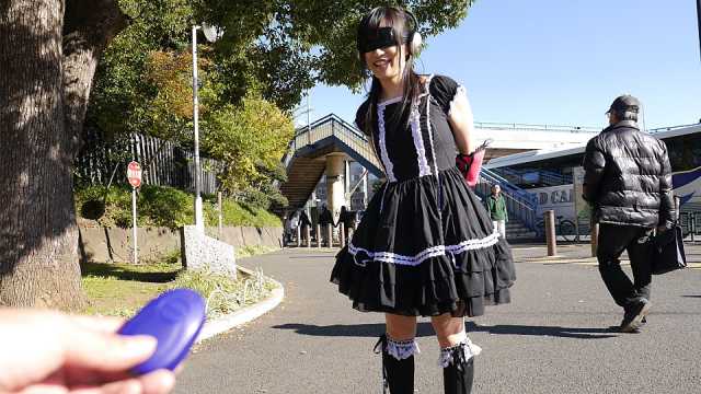 Japanhdv Newcomer Yui Kyouno has a fun day in the van giving handjobs to men